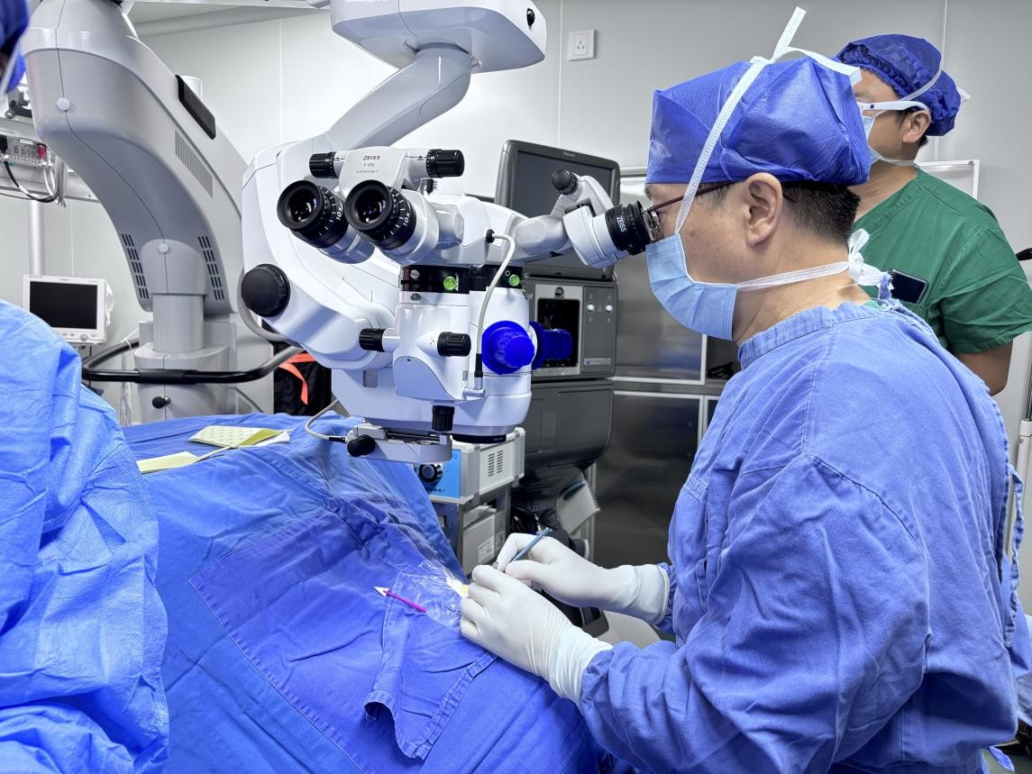 守护生命希望在“刀尖起舞”的光明篆刻师